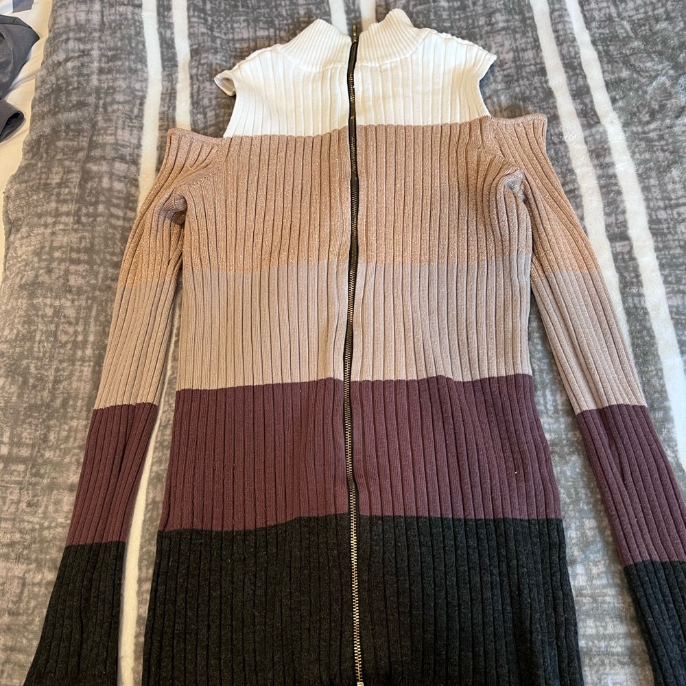 Chico's Bundle of Four Women’s Tops - Picture 13 of 15